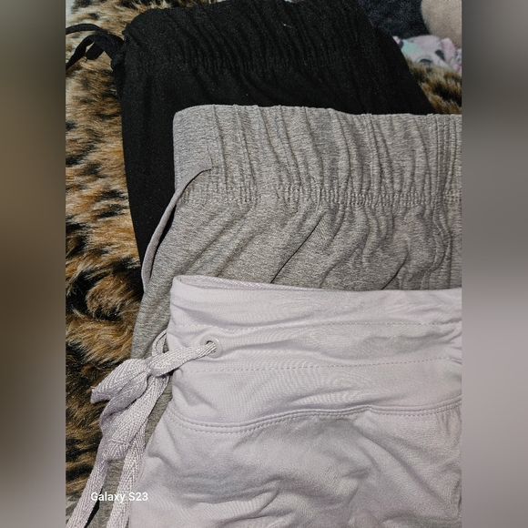 Shorts - Picture 2 of 3